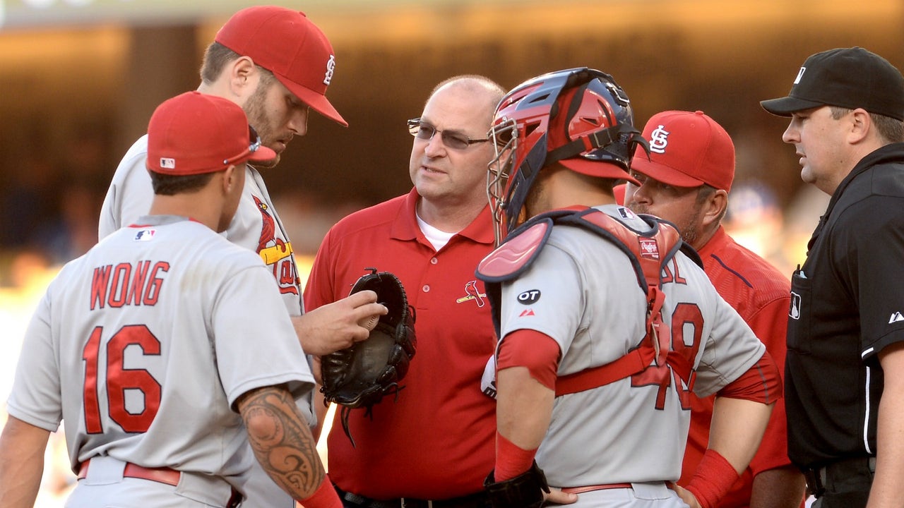 Cardinals place Lynn on 15-day DL with forearm strain, recall Lyons